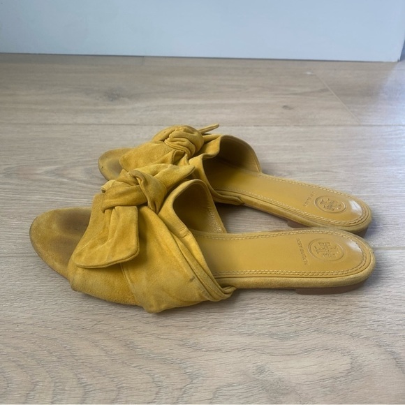 TORY BURCH Sandals Annabelle Yellow
Suede Bow Slides - Picture 4 of 6